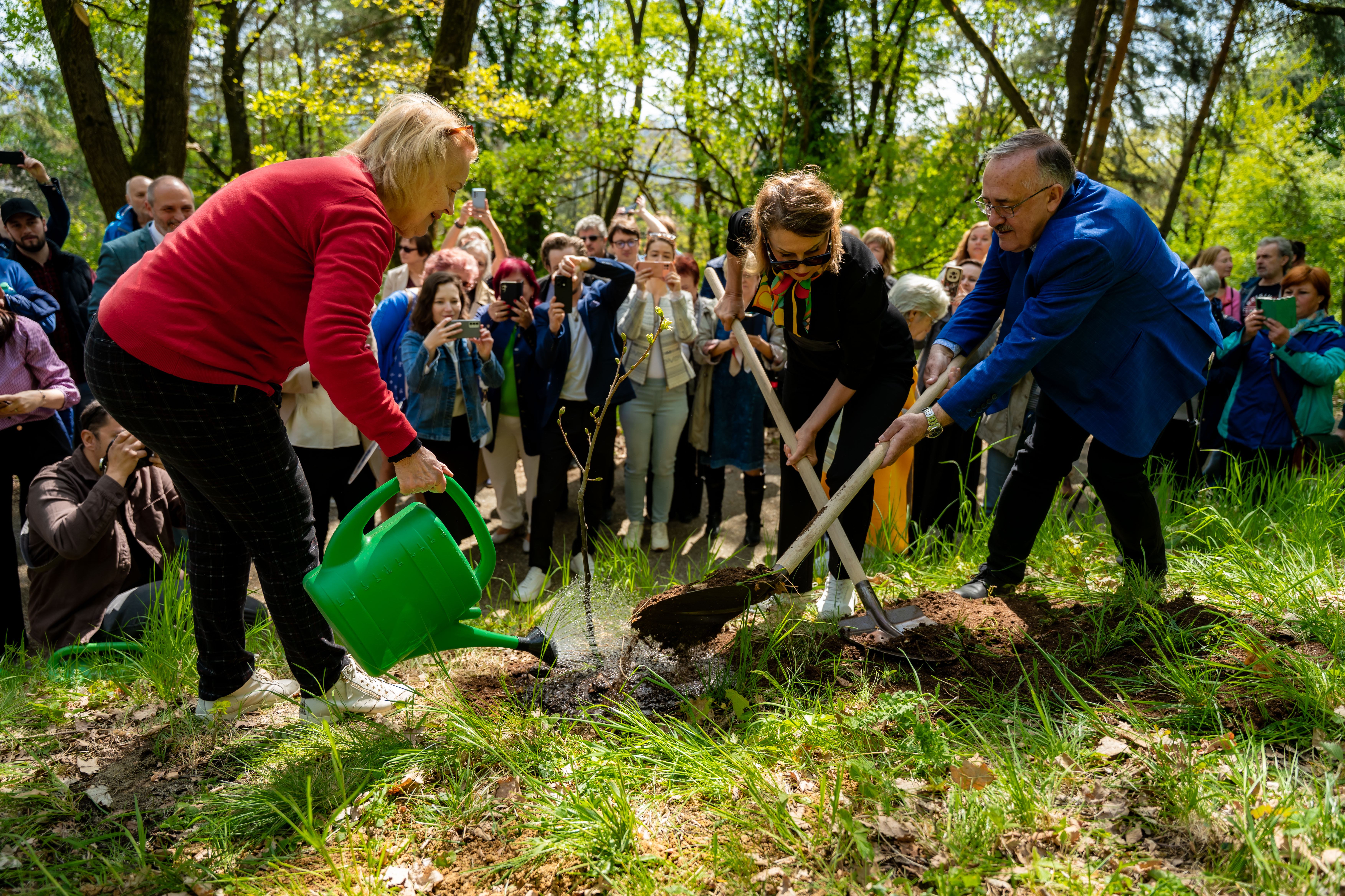 Slavnostne zasadenie stromu do Aleje vyznamnych osobnosti Botanickej zahrady UPJS-1-27
